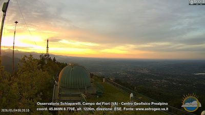 immagine della webcam nei dintorni di Brezzo di Bedero: webcam Castello Cabiaglio