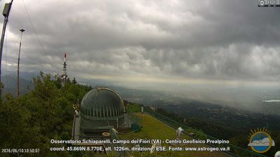 immagine della webcam nei dintorni di Cuasso al Monte: webcam Castello Cabiaglio