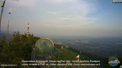 immagine della webcam nei dintorni di Cuasso al Monte: webcam Castello Cabiaglio