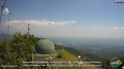 immagine della webcam nei dintorni di Brezzo di Bedero: webcam Castello Cabiaglio