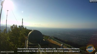 immagine della webcam nei dintorni di Brezzo di Bedero: webcam Castello Cabiaglio