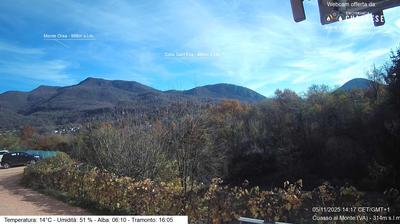 immagine della webcam nei dintorni di Castello Cabiaglio: webcam Cuasso al Monte