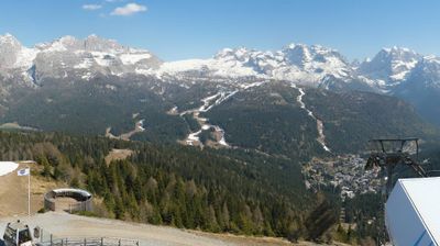 immagine della webcam nei dintorni di San Lorenzo in Banale: webcam Campo Carlo Magno