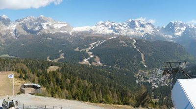 immagine della webcam nei dintorni di Ghiacciaio Presena: webcam Campo Carlo Magno