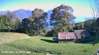 immagine della webcam nei dintorni di Perledo: webcam Sant'Abbondio