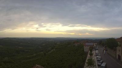 immagine della webcam nei dintorni di Carrù: webcam Albaretto della Torre
