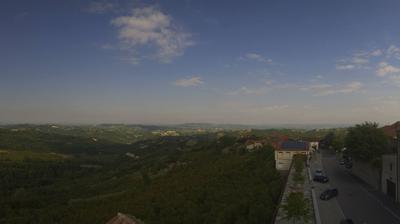 immagine della webcam nei dintorni di Serravalle Langhe: webcam Albaretto della Torre
