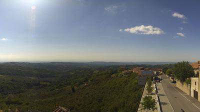 immagine della webcam nei dintorni di Cerretto Langhe: webcam Albaretto della Torre