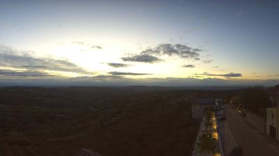 immagine della webcam nei dintorni di Cerretto Langhe: webcam Albaretto della Torre