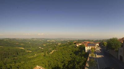 immagine della webcam nei dintorni di Serravalle Langhe: webcam Albaretto della Torre