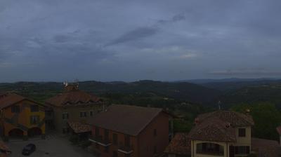 immagine della webcam nei dintorni di Carrù: webcam Serravalle Langhe