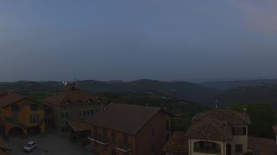 immagine della webcam nei dintorni di Bosia: webcam Serravalle Langhe