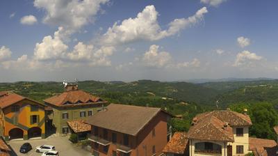 immagine della webcam nei dintorni di Benevello: webcam Serravalle Langhe