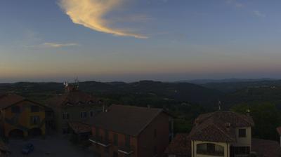 immagine della webcam nei dintorni di Millesimo: webcam Serravalle Langhe