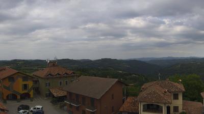 immagine della webcam nei dintorni di Carrù: webcam Serravalle Langhe