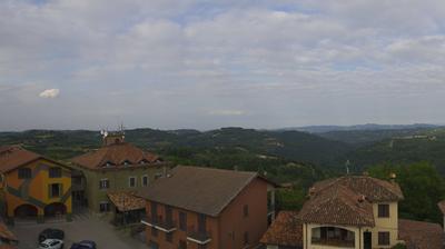 immagine della webcam nei dintorni di Carrù: webcam Serravalle Langhe
