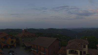 immagine della webcam nei dintorni di Cherasco: webcam Serravalle Langhe