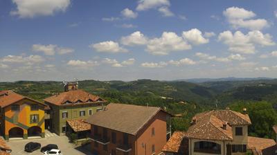 immagine della webcam nei dintorni di Salmour: webcam Serravalle Langhe