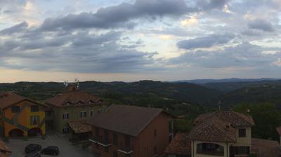 immagine della webcam nei dintorni di Bosia: webcam Serravalle Langhe