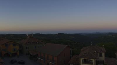 immagine della webcam nei dintorni di Corneliano d'Alba: webcam Serravalle Langhe