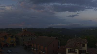 immagine della webcam nei dintorni di Benevello: webcam Serravalle Langhe