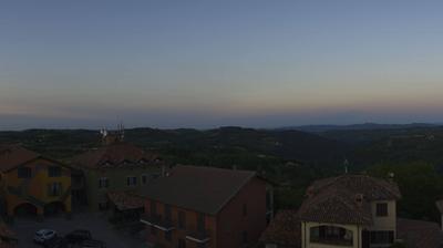 immagine della webcam nei dintorni di Mombarcaro: webcam Serravalle Langhe