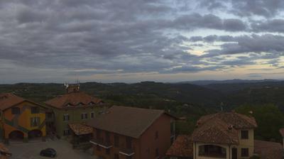 immagine della webcam nei dintorni di Niella Belbo: webcam Serravalle Langhe