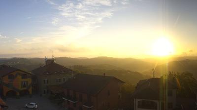 immagine della webcam nei dintorni di Bene Vagienna: webcam Serravalle Langhe