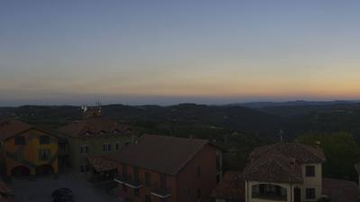 immagine della webcam nei dintorni di Mombarcaro: webcam Serravalle Langhe