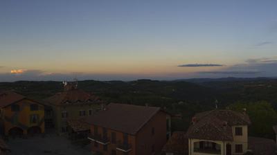 immagine della webcam nei dintorni di Costigliole d'Asti: webcam Serravalle Langhe