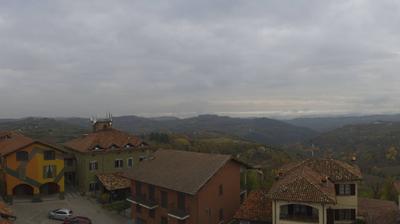 immagine della webcam nei dintorni di Alba: webcam Serravalle Langhe