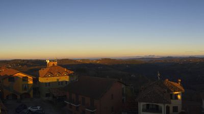 immagine della webcam nei dintorni di Cervere: webcam Serravalle Langhe