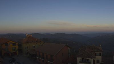immagine della webcam nei dintorni di Magliano Alpi: webcam Serravalle Langhe