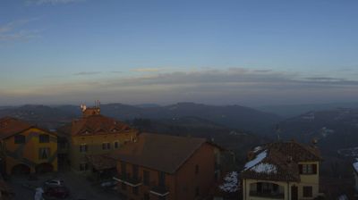 immagine della webcam nei dintorni di Lequio Berria: webcam Serravalle Langhe