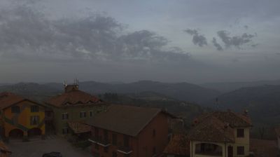 immagine della webcam nei dintorni di Mombarcaro: webcam Serravalle Langhe