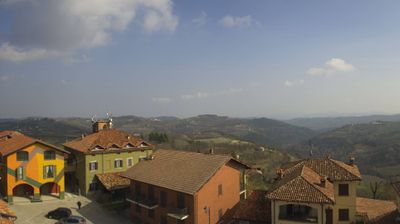 immagine della webcam nei dintorni di Sinio: webcam Serravalle Langhe