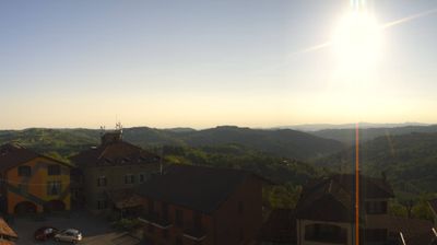 immagine della webcam nei dintorni di Sinio: webcam Serravalle Langhe