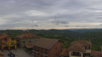 immagine della webcam nei dintorni di Benevello: webcam Serravalle Langhe