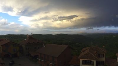 immagine della webcam nei dintorni di Bosia: webcam Serravalle Langhe