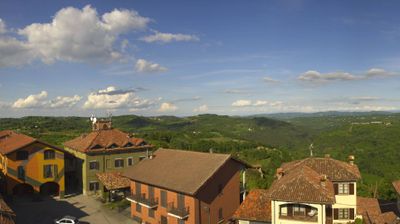 immagine della webcam nei dintorni di Benevello: webcam Serravalle Langhe