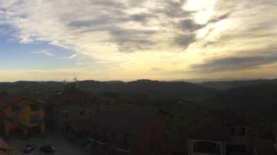 immagine della webcam nei dintorni di Cervere: webcam Serravalle Langhe