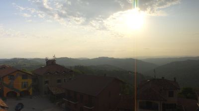 immagine della webcam nei dintorni di Niella Tanaro: webcam Serravalle Langhe