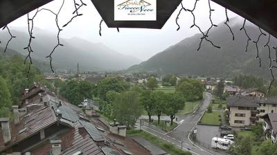immagine della webcam nei dintorni di Sella Giudicarie: webcam Carisolo