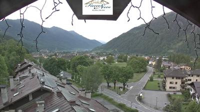 immagine della webcam nei dintorni di San Lorenzo in Banale: webcam Carisolo