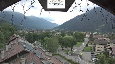 immagine della webcam nei dintorni di Passo Groste': webcam Carisolo