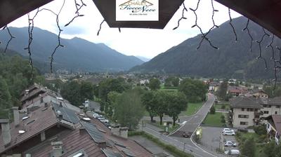 immagine della webcam nei dintorni di Mezzana: webcam Carisolo