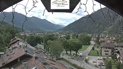 immagine della webcam nei dintorni di San Lorenzo Dorsino: webcam Carisolo