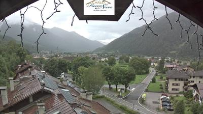 immagine della webcam nei dintorni di Sella Giudicarie: webcam Carisolo