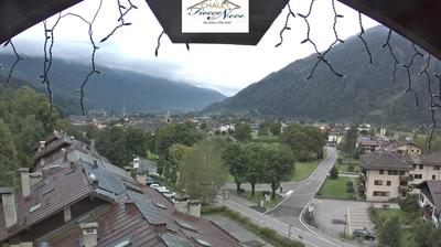 immagine della webcam nei dintorni di Molveno: webcam Carisolo