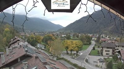 immagine della webcam nei dintorni di Monte Spinale: webcam Carisolo